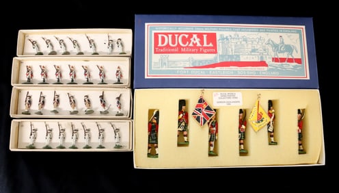 LOT OF MINIATURE TOY SOLDIERS