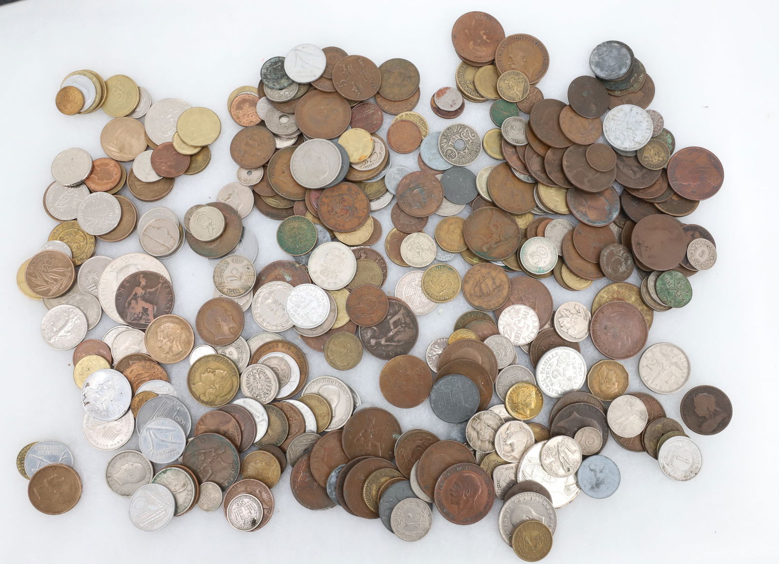 LARGE LOT OF FOREIGN COINS (1 of 5)