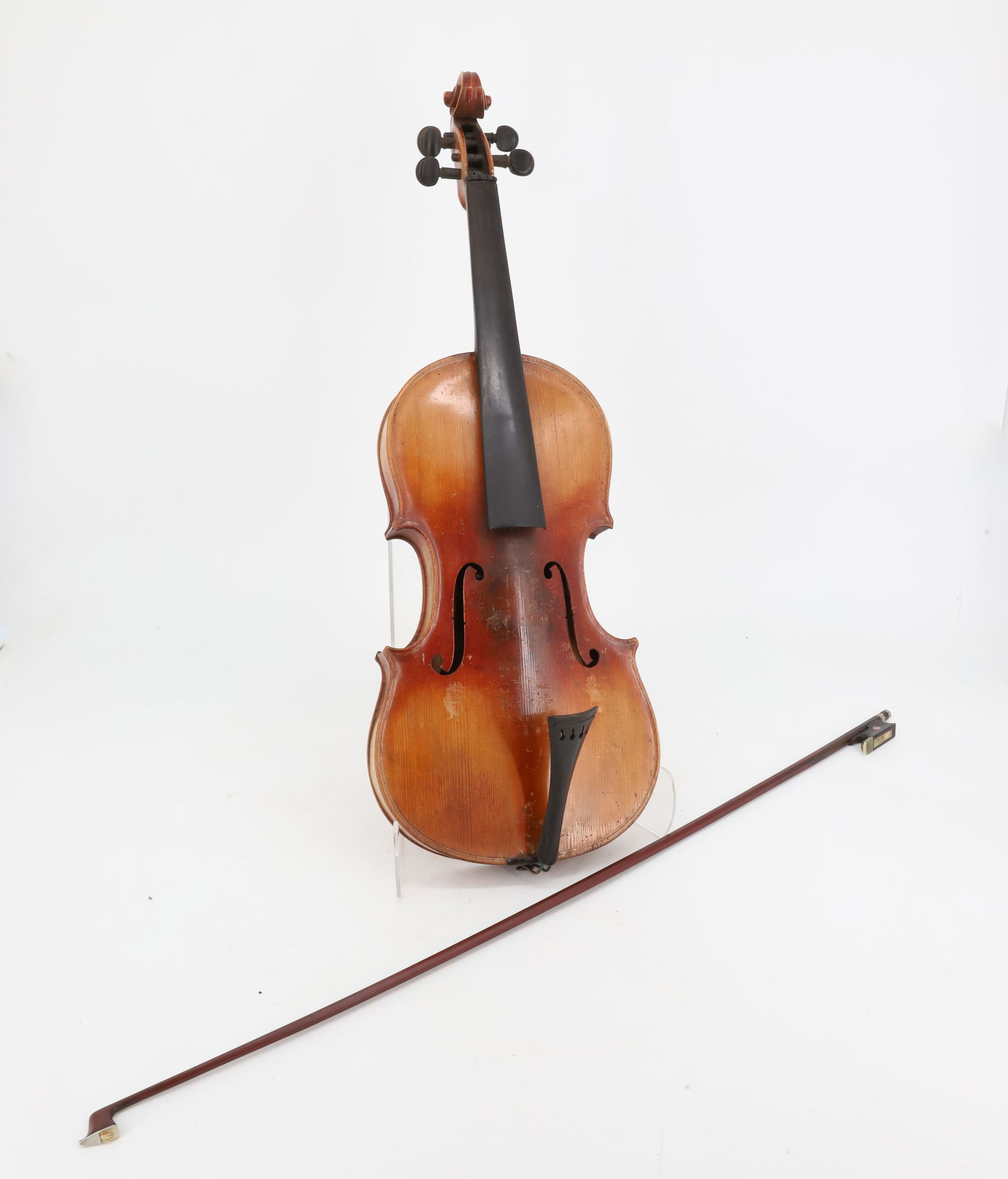 ANTIQUE VIOLIN AND BOW (1 of 5)