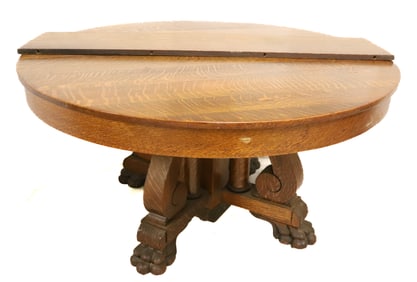 ROUND OAK TABLE