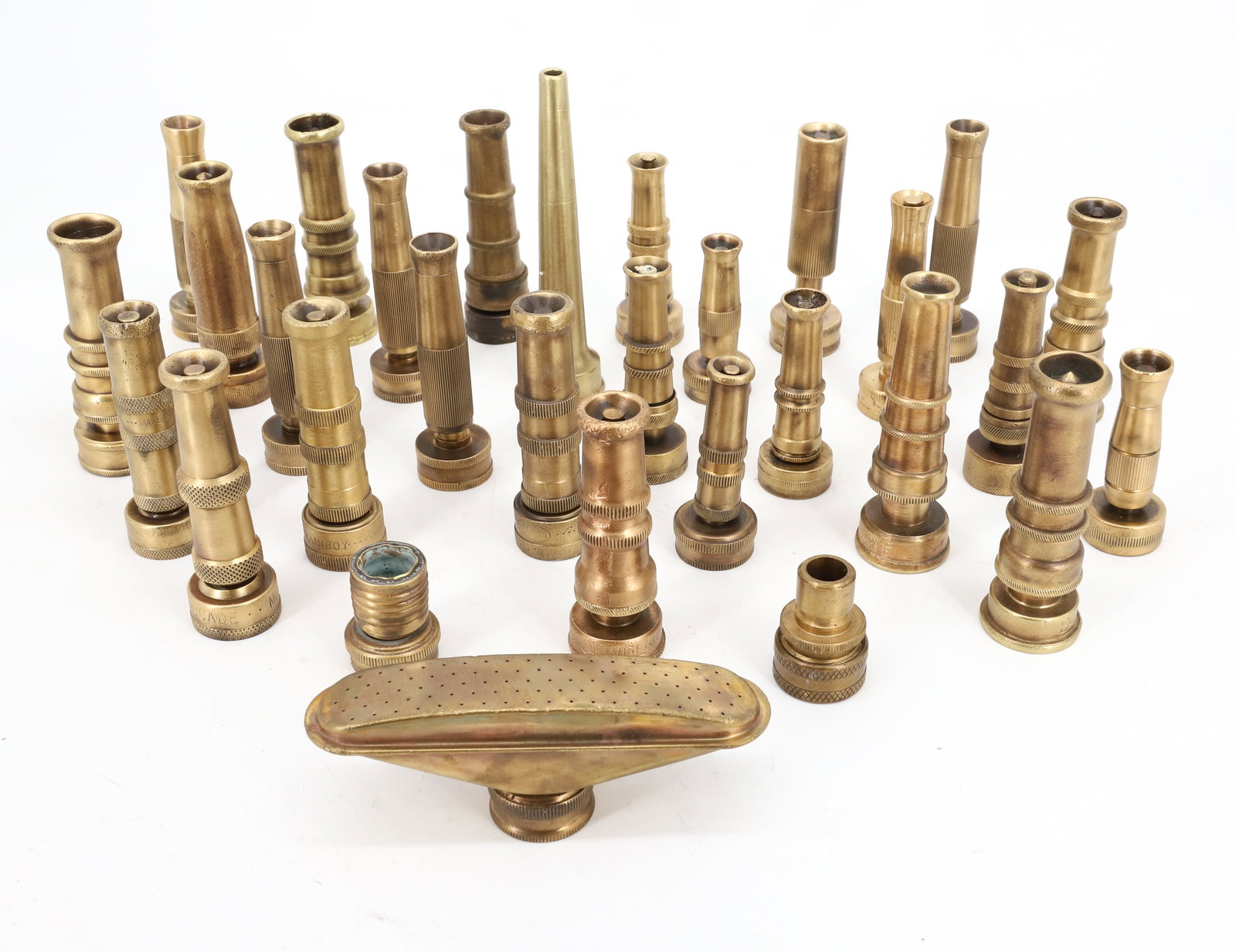 LOT OF BRASS HOSE NOZZLES: VARIOUS SIZE AND SHAPES. 1 1/2" TO 5 1/2" L. SOME MRKD: BOSTON, RAINBOY, TAIWAN, ITALY, JEWEL, NORWICH, CASCADE AND MORE. PLEASE READ CAREFULLY - Terms for Purchasing and Shipping of Auction Items. Pl