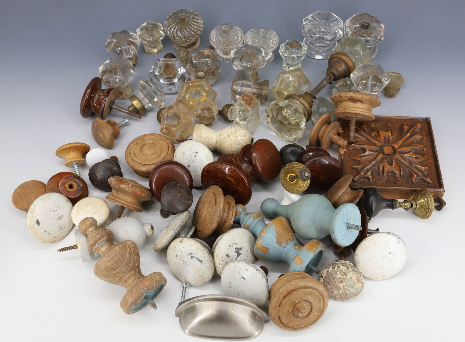 GLASS AND WOODEN KNOBS / PULLS: VARIOUS SIZE/SHAPE/MATERIALS. PLEASE READ CAREFULLY - Terms for Purchasing and Shipping of Auction Items. Please read carefully before bidding. All payments for purchases will be made through LiveAuct