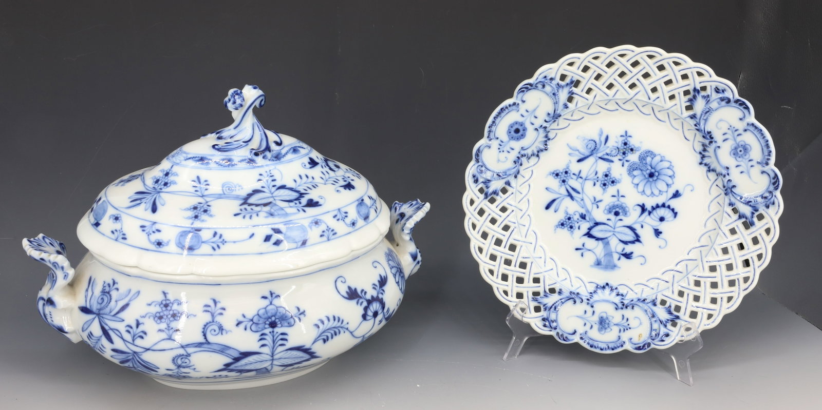 BLUE ONION TUREEN AND RETICULATED PLATE: MARKED ON BOTTOM, TUREEN 13" PLEASE READ CAREFULLY - Terms for Purchasing and Shipping of Auction Items. Please read carefully before bidding. All payments for purchases will be made through LiveAucti