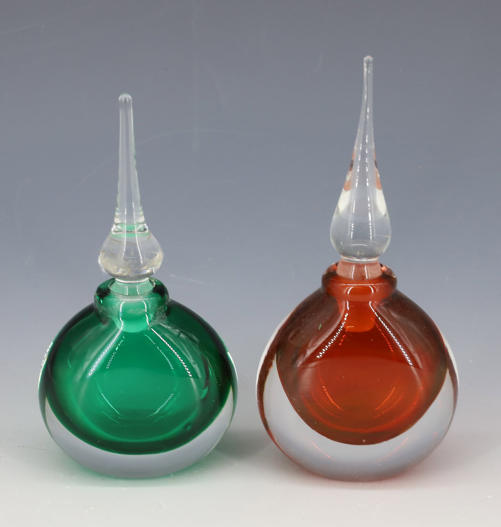 (2) VANDERMARK PERFUME BOTTLES: ART GLASS PERFUMERS STEEPLE STOPPERS, EMERALD GREEN AND ORANGE-RED 5 1/4"H,5 3/4"H PLEASE READ CAREFULLY - Terms for Purchasing and Shipping of Auction Items. Please read carefully before bidding. All