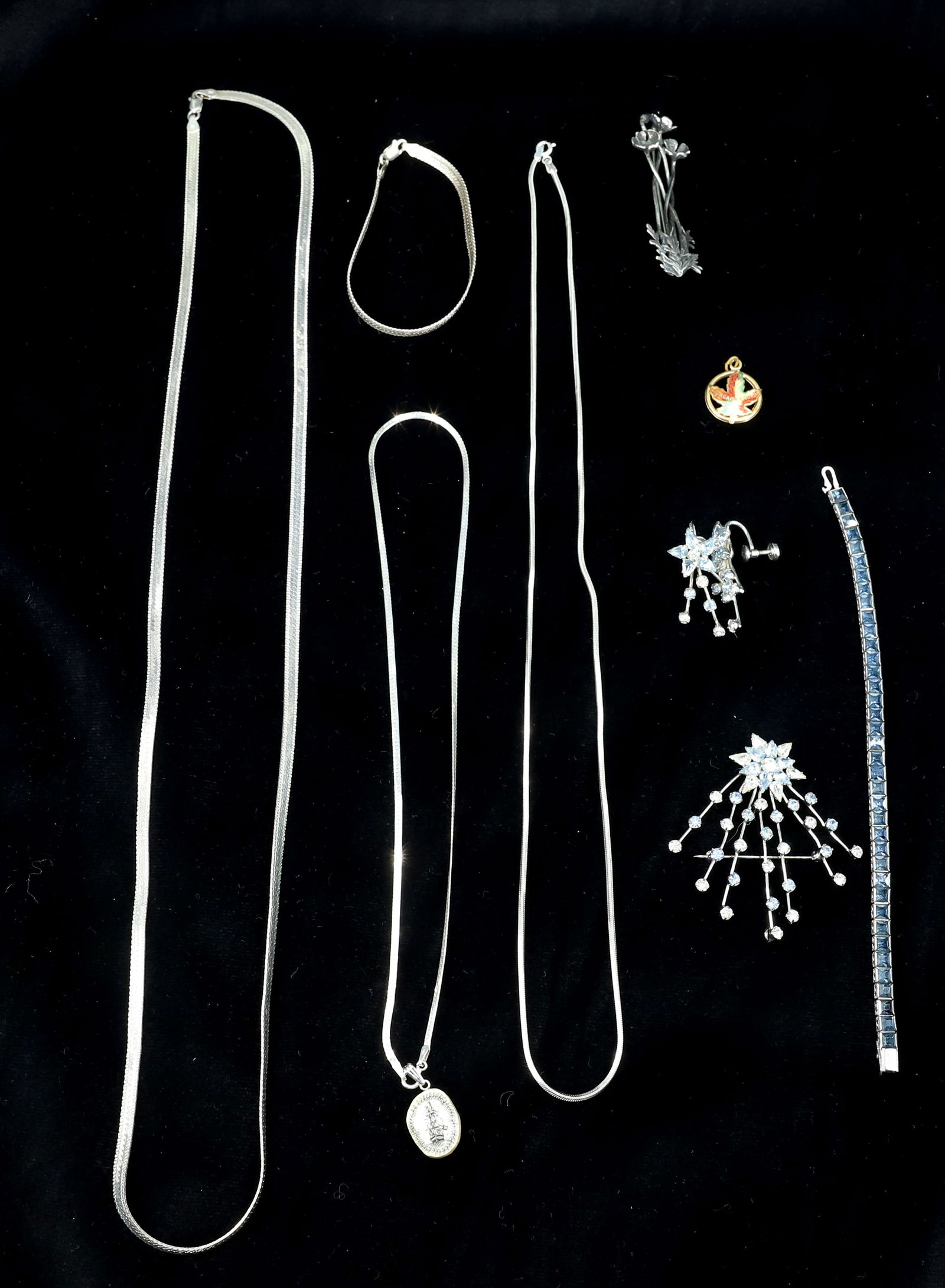 (8) STERLING SILVER JEWELRY: SAPPHIRE COLOR STONES CHANEL BRACELET, ART NOUVEAU STYLE BROOCH, RHINESTONE STAR BROOCH AND (4) FLAT LINK CHAINS TOTAL WEIGHT 1.85 OZT BROCHES 2 1/2", CHAINS 7" TO 22"S PLEASE READ CAREFULLY - Terms f