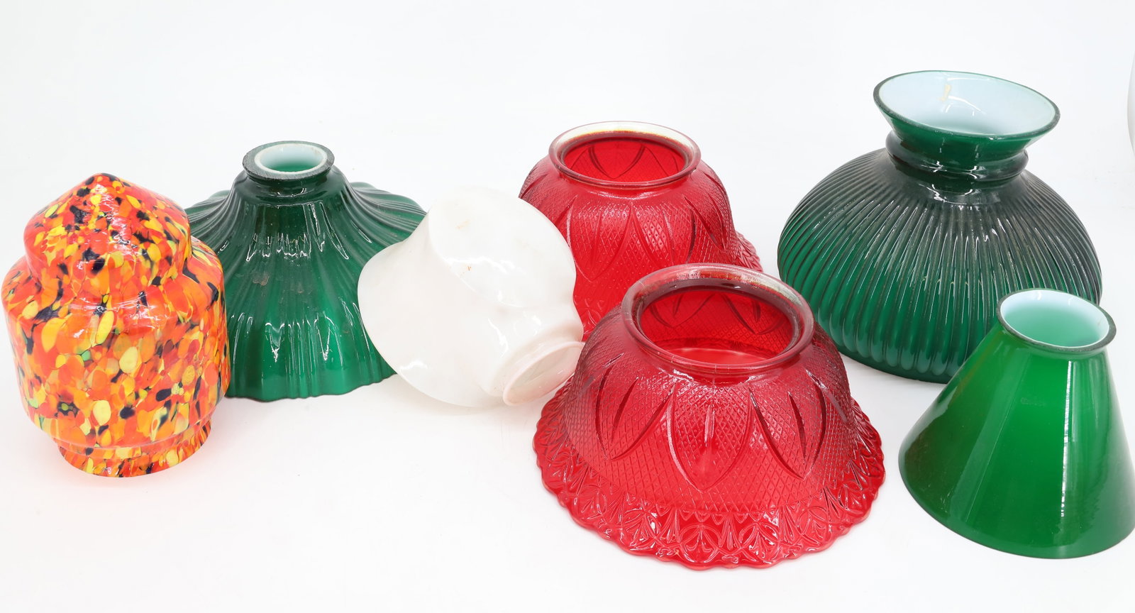 LOT OF VINTAGE LAMP SHADES: INCLUDING; END OF THE DAY, EMERALD GREEN CASED SHADES, RUBY PRESSED GLASS, AND MORE - LARGEST EMERALD SHADE 9" DIAMETER AT BOTTOM - END OF DAY FITTER MEASURES (3") AND IS 6 1/4" L PLEASE READ CAREFULL