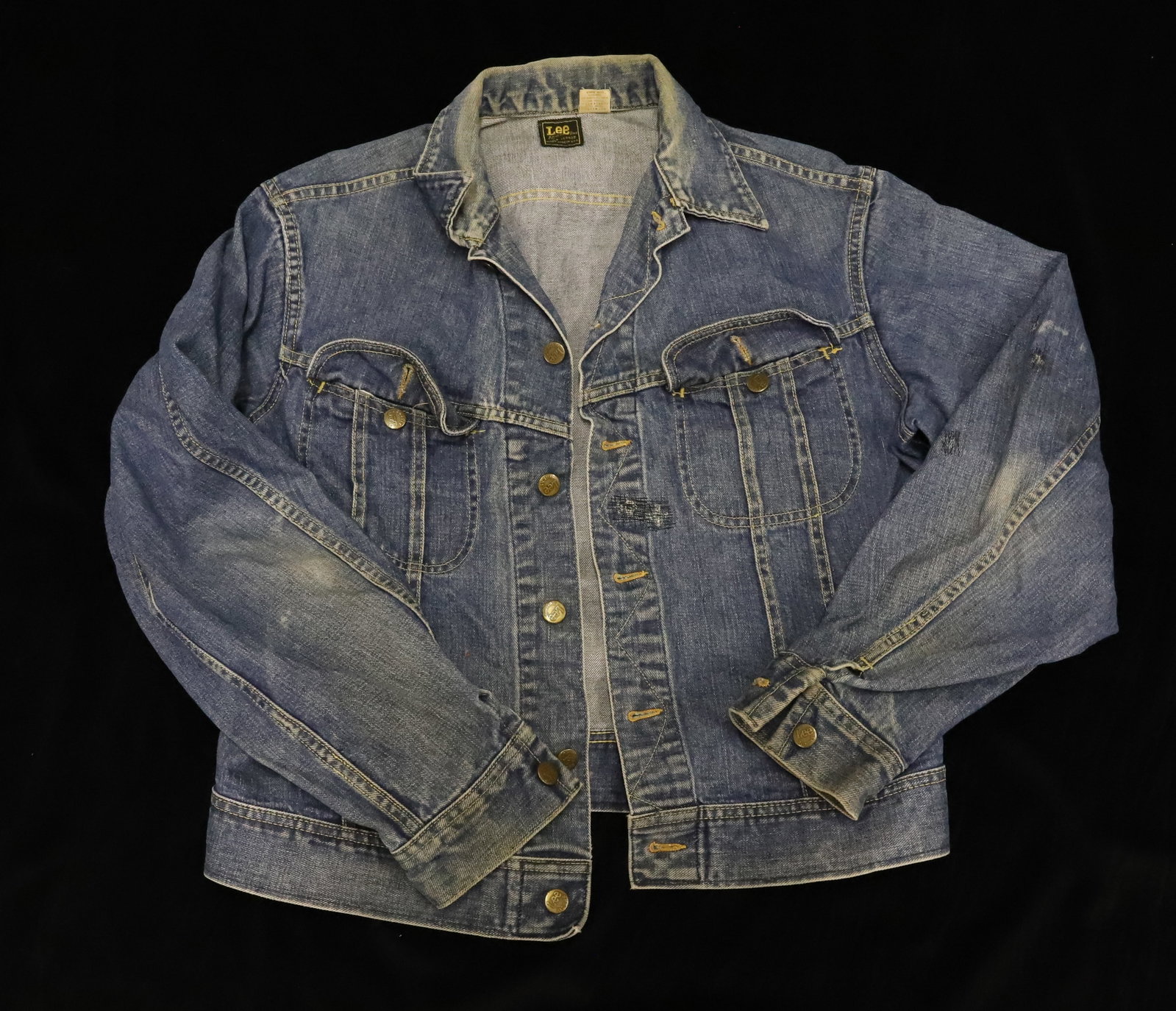 LEE SANFORIZED DENIM JEAN JACKET: UNION MADE IN USA, PATD 153438. 24" X 20". 32" SLEEVE. PLEASE READ CAREFULLY - Terms for Purchasing and Shipping of Auction Items. Please read carefully before bidding. All payments for purchases will