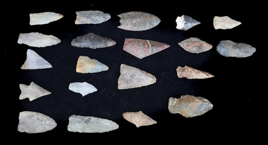LOT OF NATIVE AMERICAN POINTS