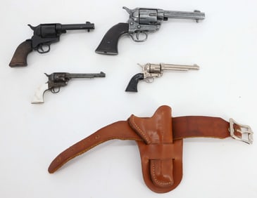 LOT OF MINIATURE REPLICA PISTOLS