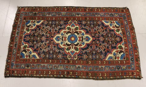 ANTIQUE HANDMADE ORIENTAL RUG 