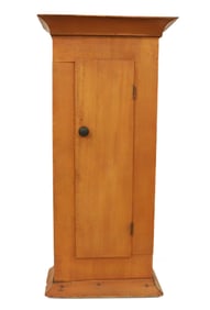 SMALL WOODEN COUNTRY CABINET