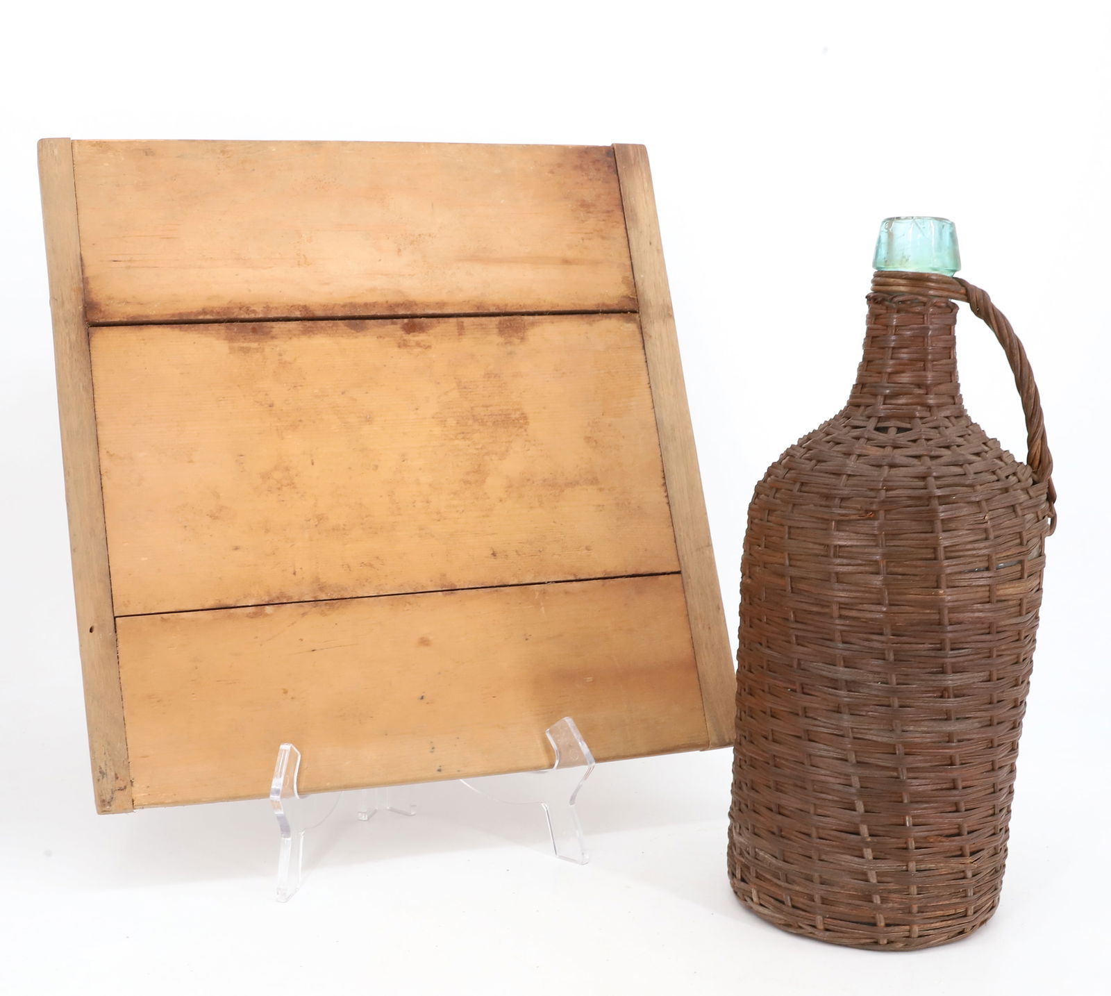 WOODEN DOUGH BOARD AND COVERED BOTTLE (1 of 5)