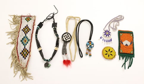 LOT OF NATIVE AMERICAN BEADWORK