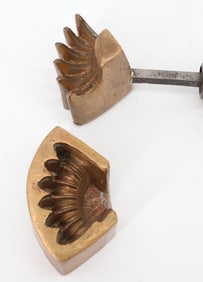 ANTIQUE SMALL SIZE HAT IRON