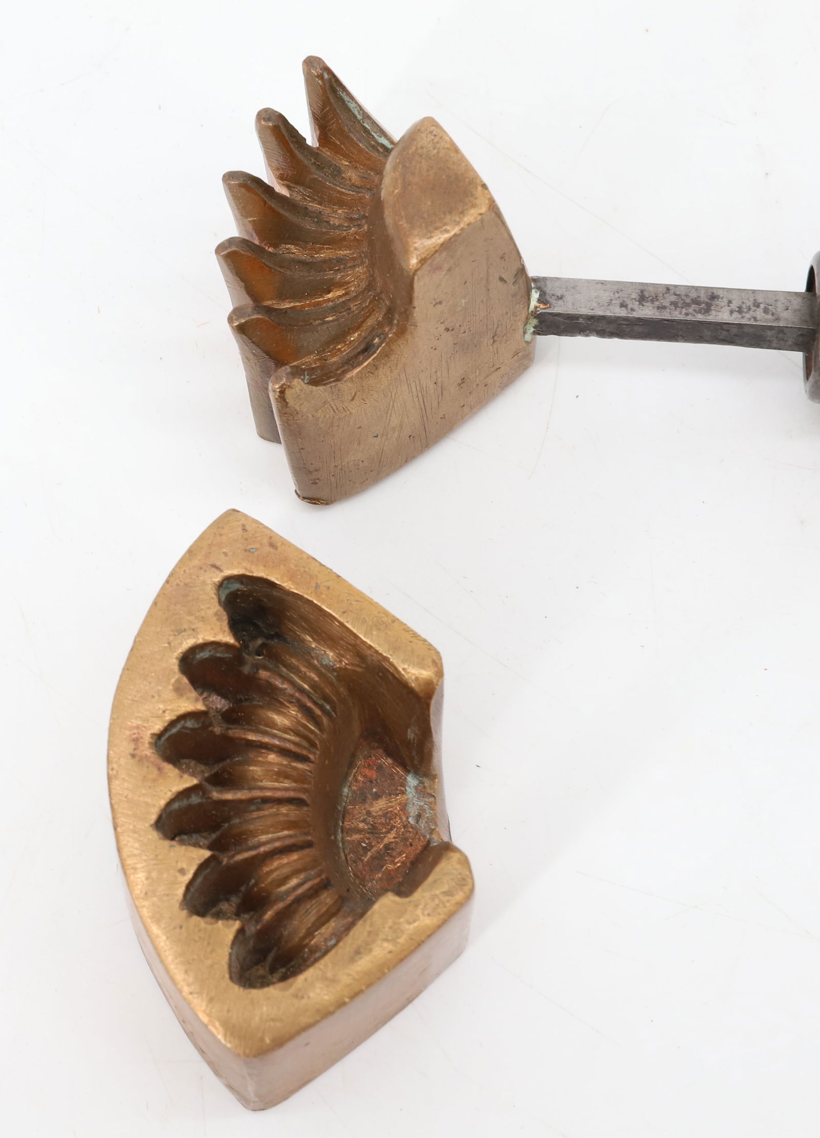 ANTIQUE SMALL SIZE HAT IRON: BRASS LEAF DESIGN. NY. ART FLOWER TOOLS CO. 7" L. PLEASE READ CAREFULLY - Terms for Purchasing and Shipping of Auction Items. Please read carefully before bidding. All payments for purchases will be m