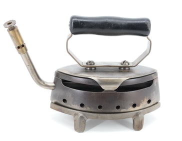 "I WANT U" GAS IRON WITH TRIVET