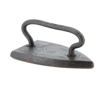 MINIATURE AMAZOK DECORATED IRON