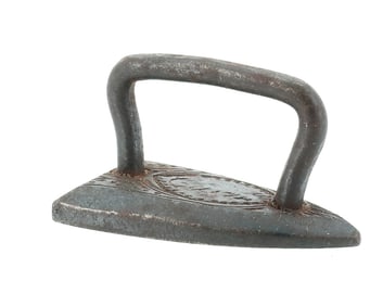 CAST IRON MINIATURE AMAZOK IRON