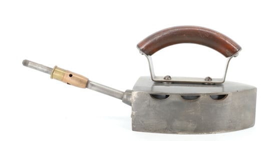 THE DANDY GAS IRON