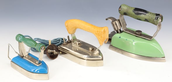 ELECTRIC TRAVEL IRON LOT