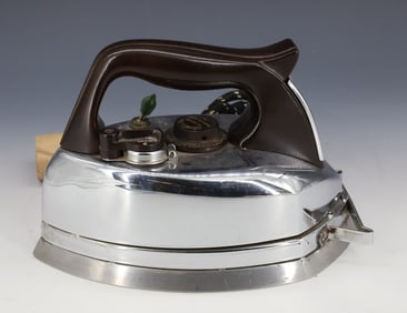 KNAPP-MONARCH CO. ELECTRIC IRON