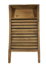 ANTIQUE WOODEN WASHBOARD