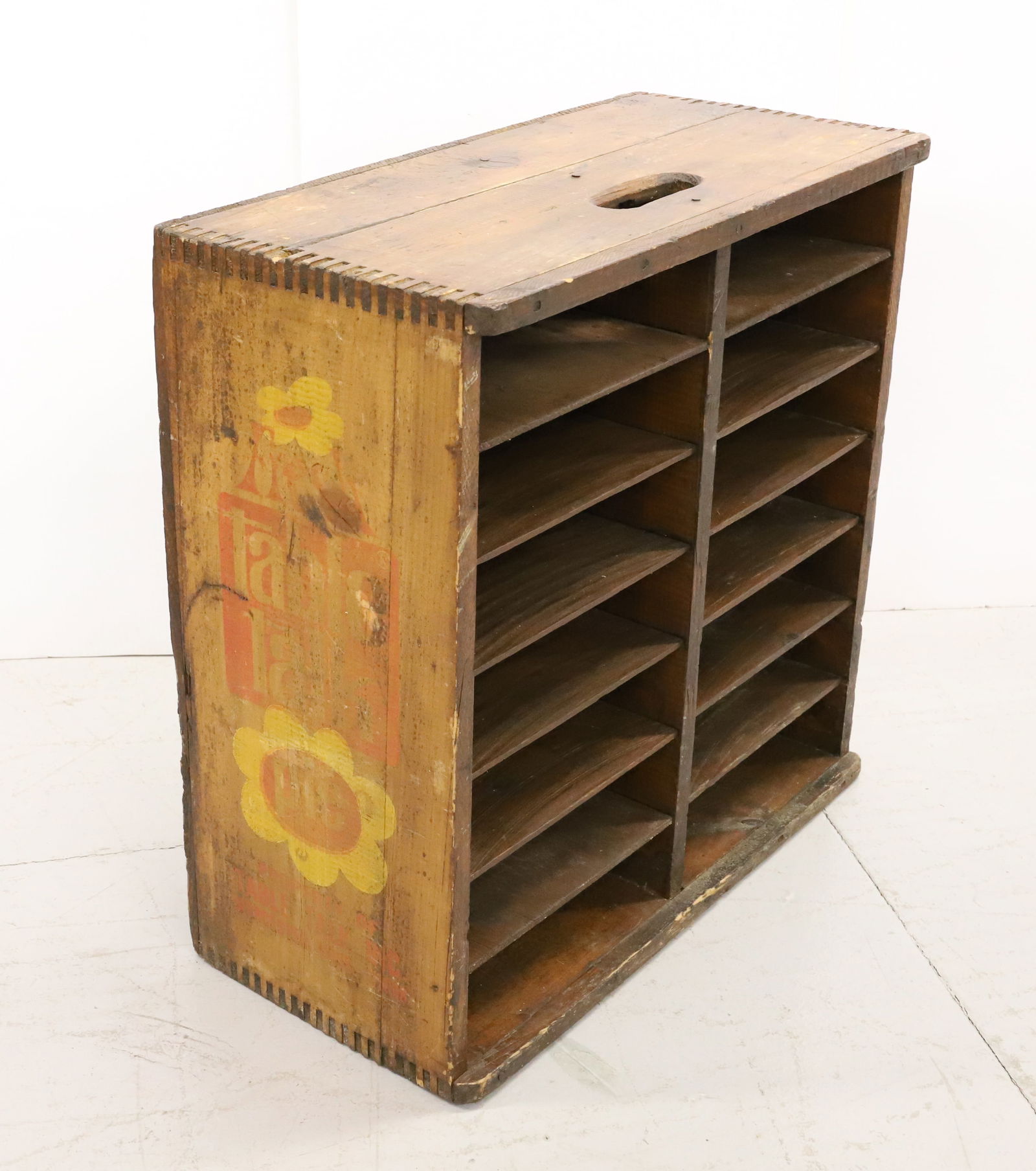 TABLE TALK PIE DISPLAY RACK (1 of 6)