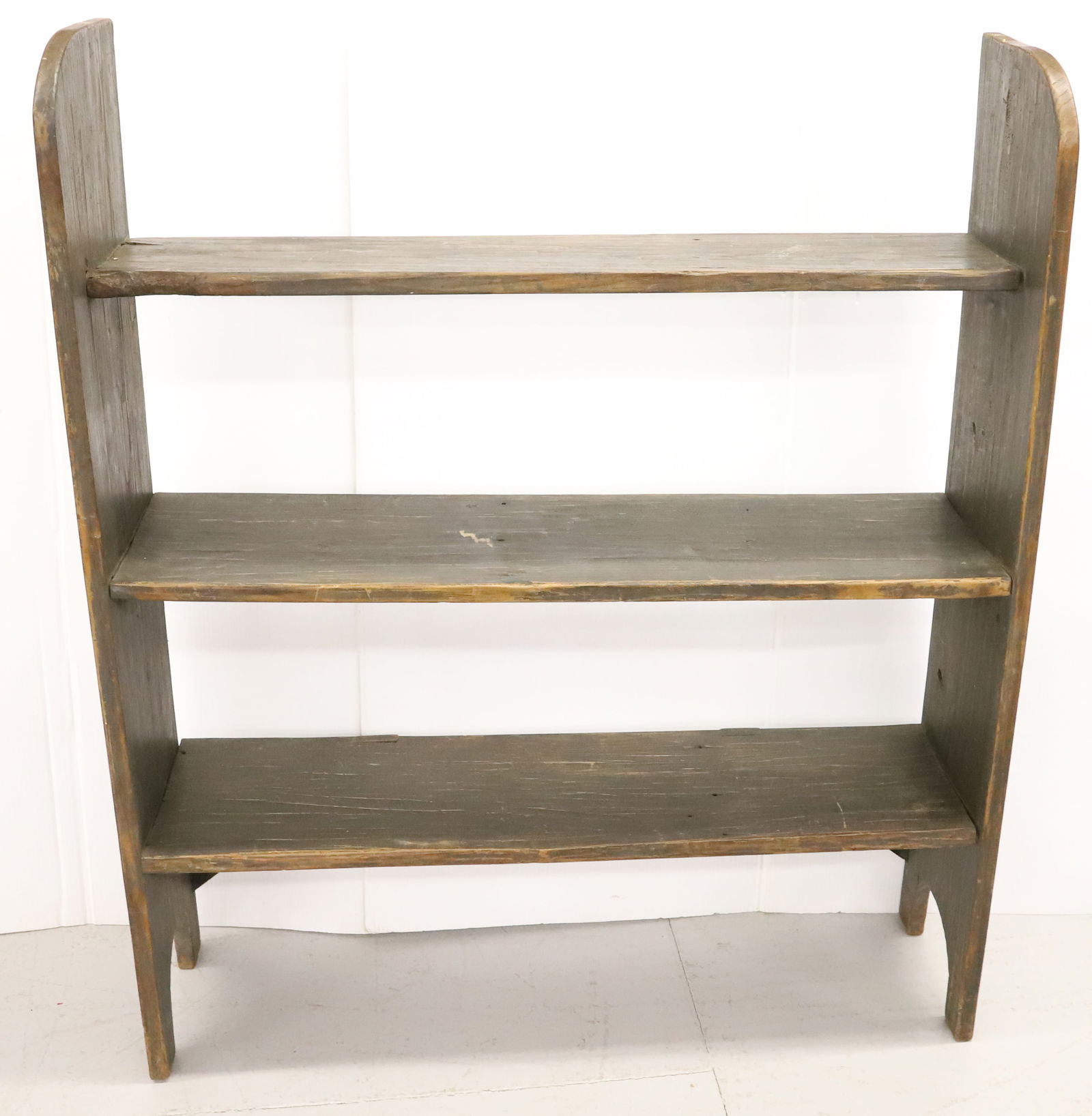 PAINTED WOODEN BUCKET BENCH (1 of 4)