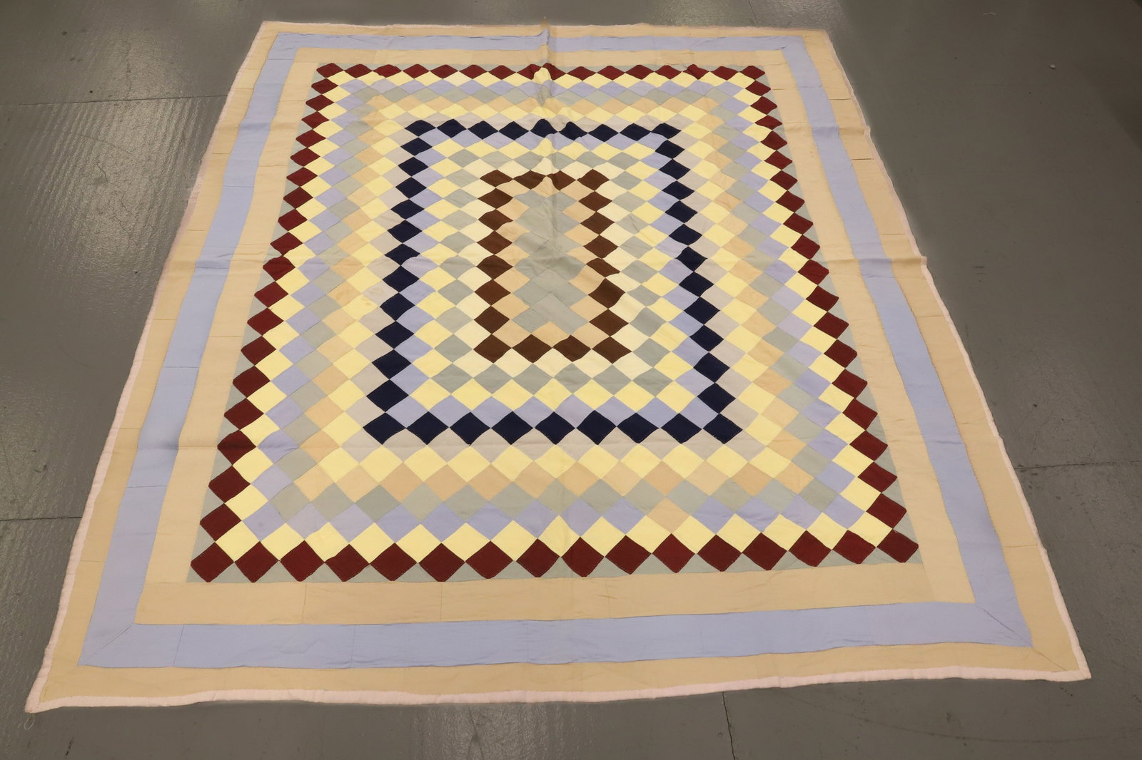 VINTAGE HAND STITCHED QUILT (1 of 4)