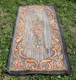 FOLK ART HOOKED RUG