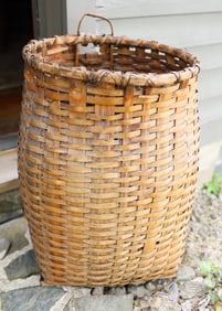 ANTIQUE TRAPPERS BASKET