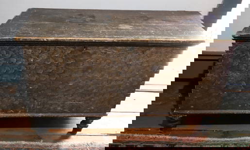 19TH C. PAINT DECORATED BLANKET CHEST: SPONGE PAINTED EXTERIOR. DOVETAILED CONSTRUCTION WITH HINGED LID. INTERIOR TILL. INITIALED ON UNDERSIDE. 22" X 37 1/2" X 18". PLEASE READ CAREFULLY – THIS IS AN IN-PERSON & ON-LINE