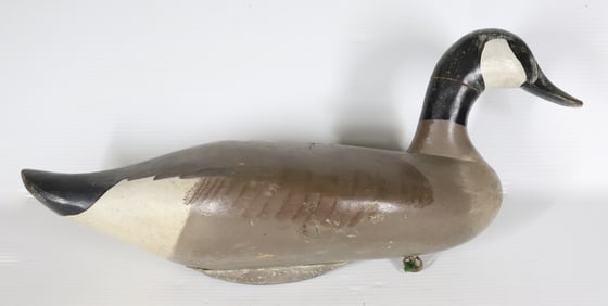 FOLK ART WOODEN GOOSE DECOY