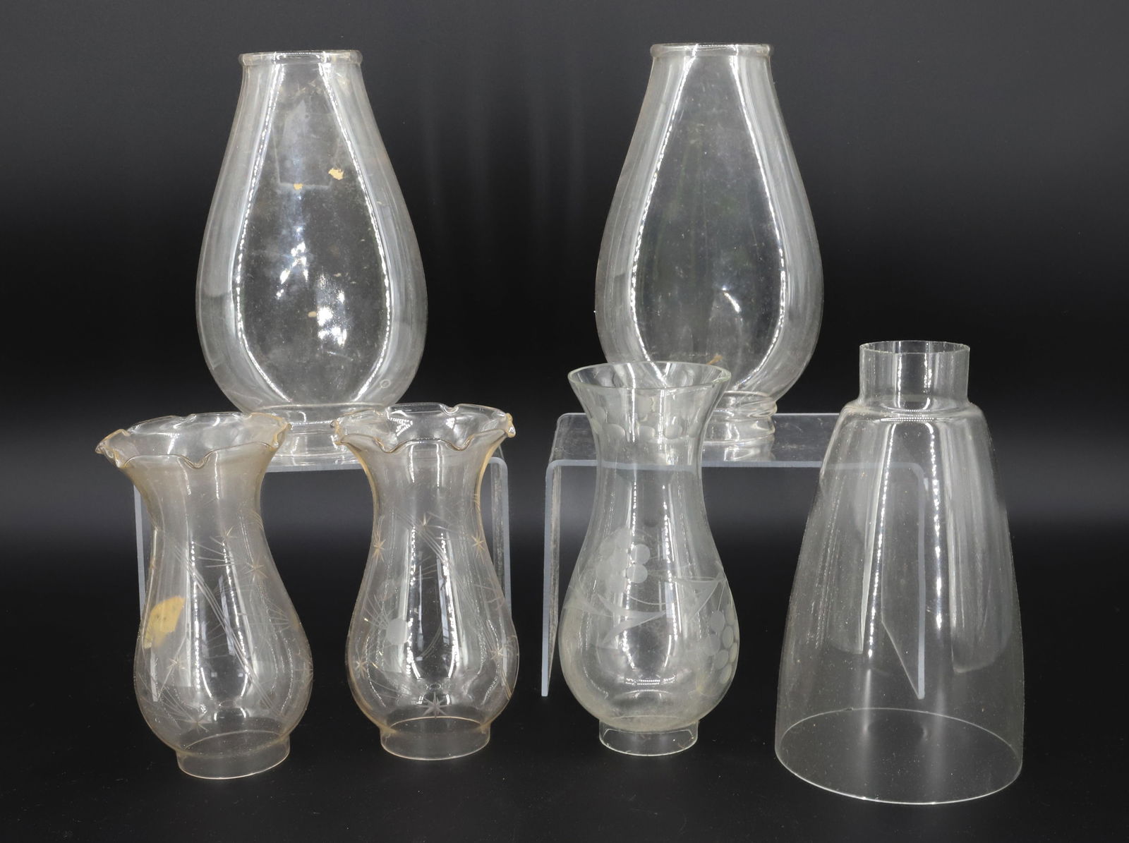 LOT OF ANTIQUE OIL LAMP CHIMNEYS (1 of 6)