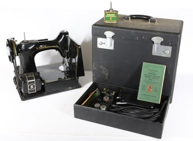 SINGER FEATHERWEIGHT SEWING MACHINE