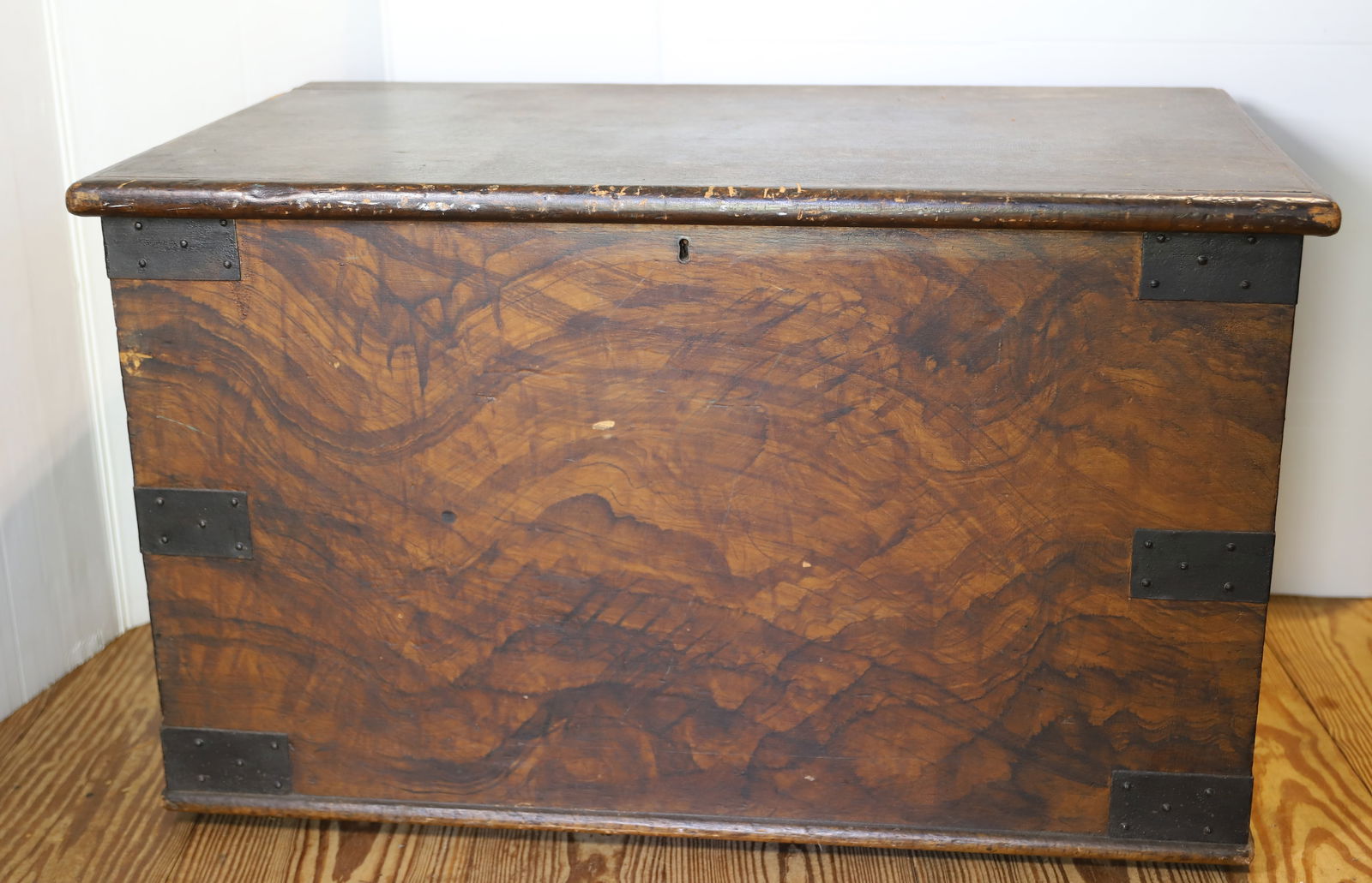 PAINT DECORATED STORAGE CHEST (1 of 10)