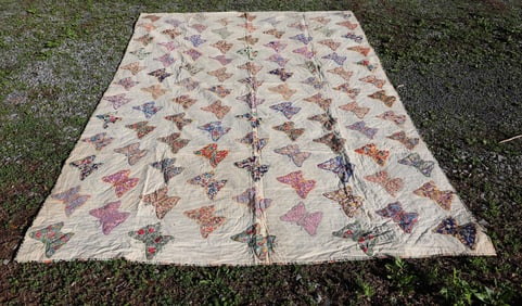 VINTAGE HAND STITCHED BUTTERFLY QUILT