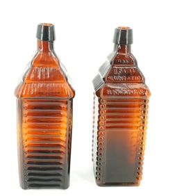 ST. DRAKES PLANTATION BITTERS BOTTLE