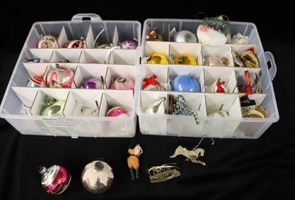 LOT OF VINTAGE CHRISTMAS ORNAMENTS