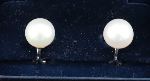18K GOLD CULTURED PEARL EARRINGS