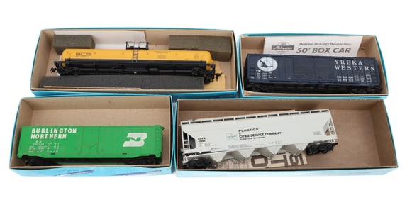 LOT OF (4) ATHEARN "HO" TRAIN CARS