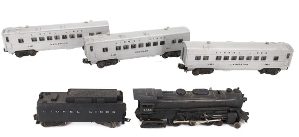 LOT OF LIONEL TRAIN LOCOMOTIVE, TENDER AND CARS