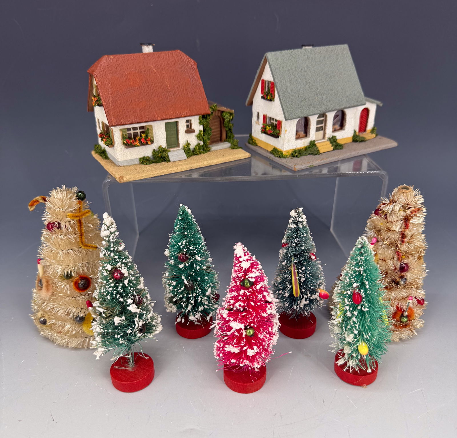 LOT OF VINTAGE CHRISTMAS DECORATIONS (1 of 3)