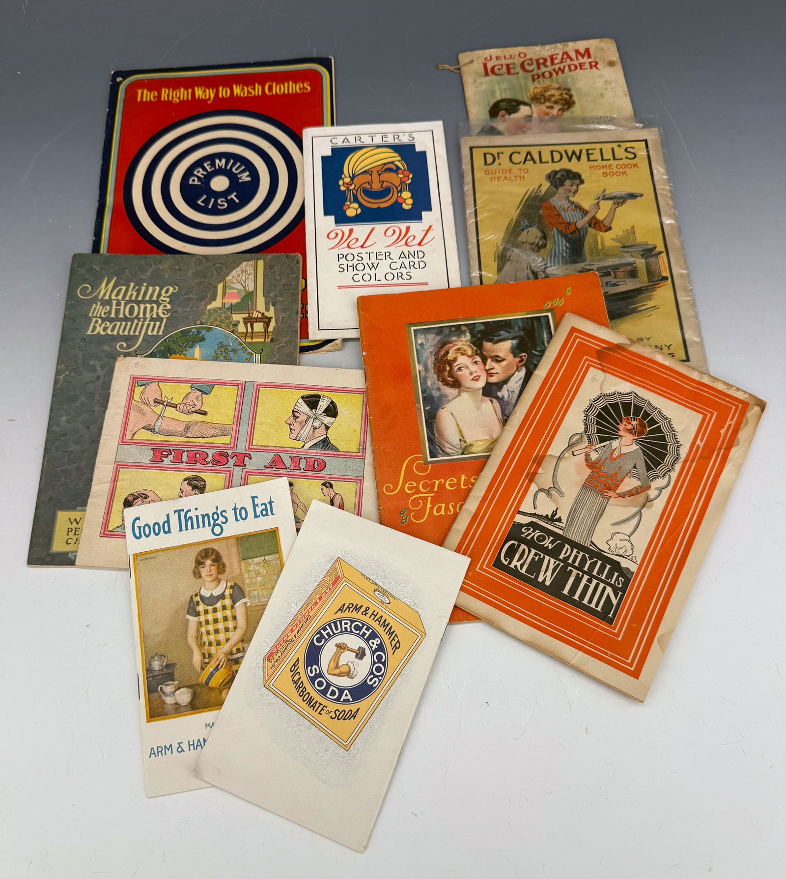 LOT OF VINTAGE ADVERTISING PAMPHLETS (1 of 2)
