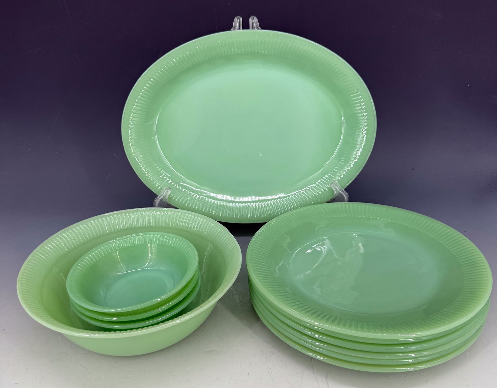 LOT OF FIRE-KING JADITE DISHES (1 of 4)
