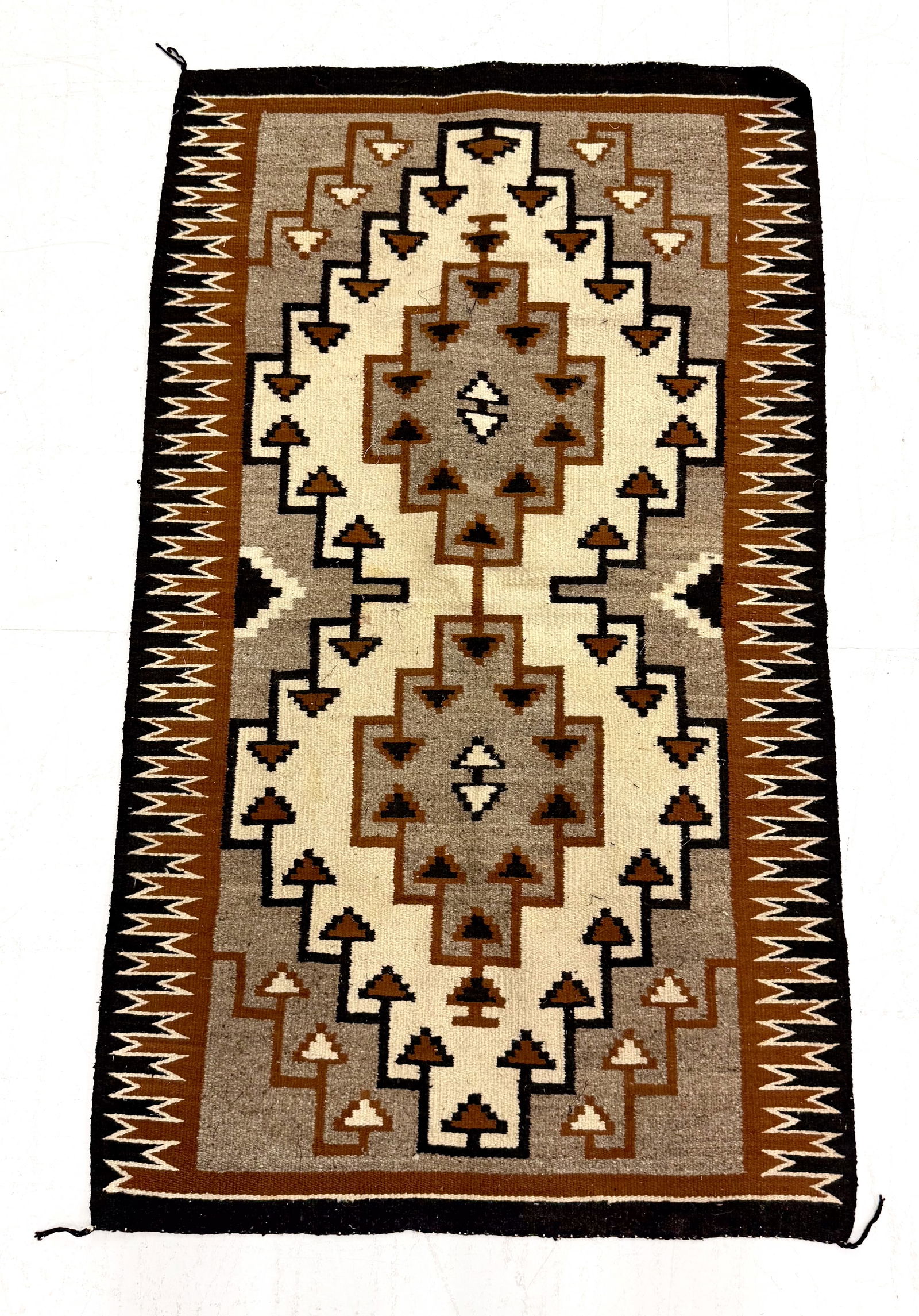 VINTAGE NAVAJO THROW  RUG (1 of 4)