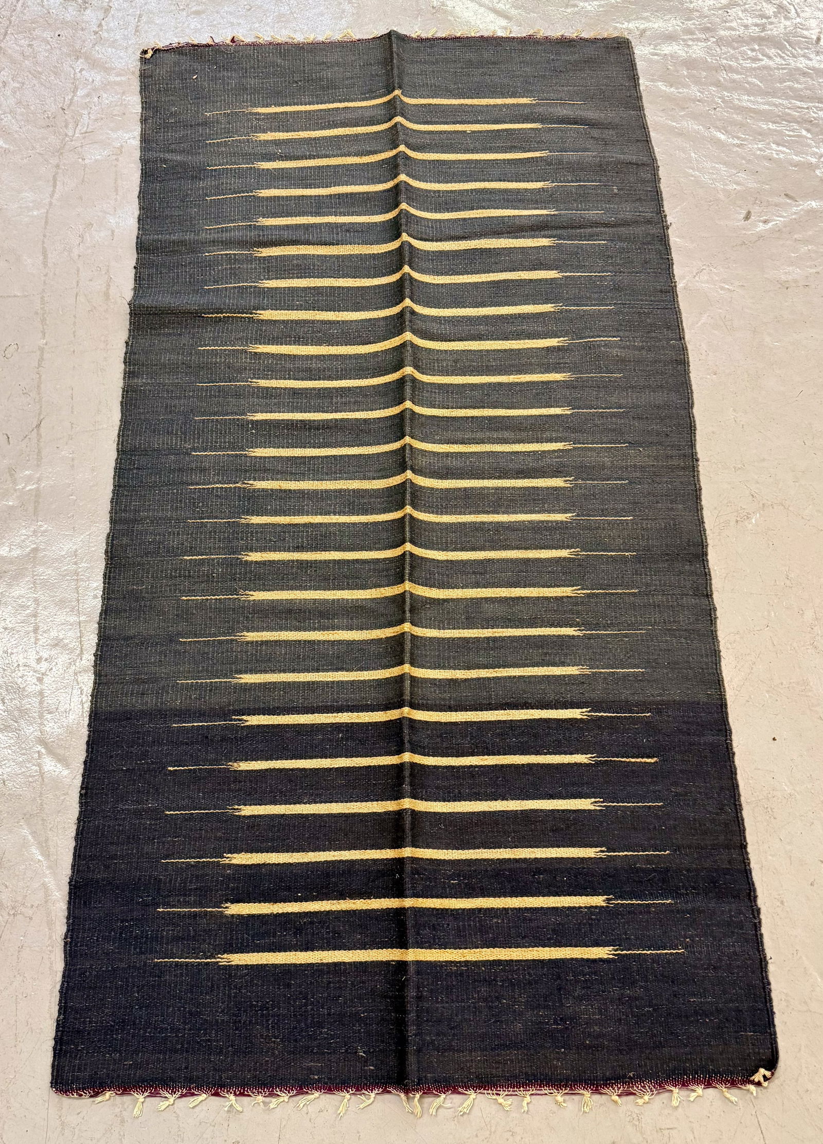 HANDWOVEN THROW RUG (1 of 5)