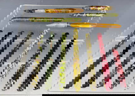 LOT OF VINTAGE FOUNTAIN PENS: VARIOUS STYLES INCLUDING: EHCO, ARCADIA, ROYAL, WEAREVER, MAJESTIC, WARWICK, DIAMOND, STRATFORD, DIAMOND POINT, EF AND MORE. LARGEST 5 1/4" L. PLEASE READ CAREFULLY - Terms for Purchasing and Shipping