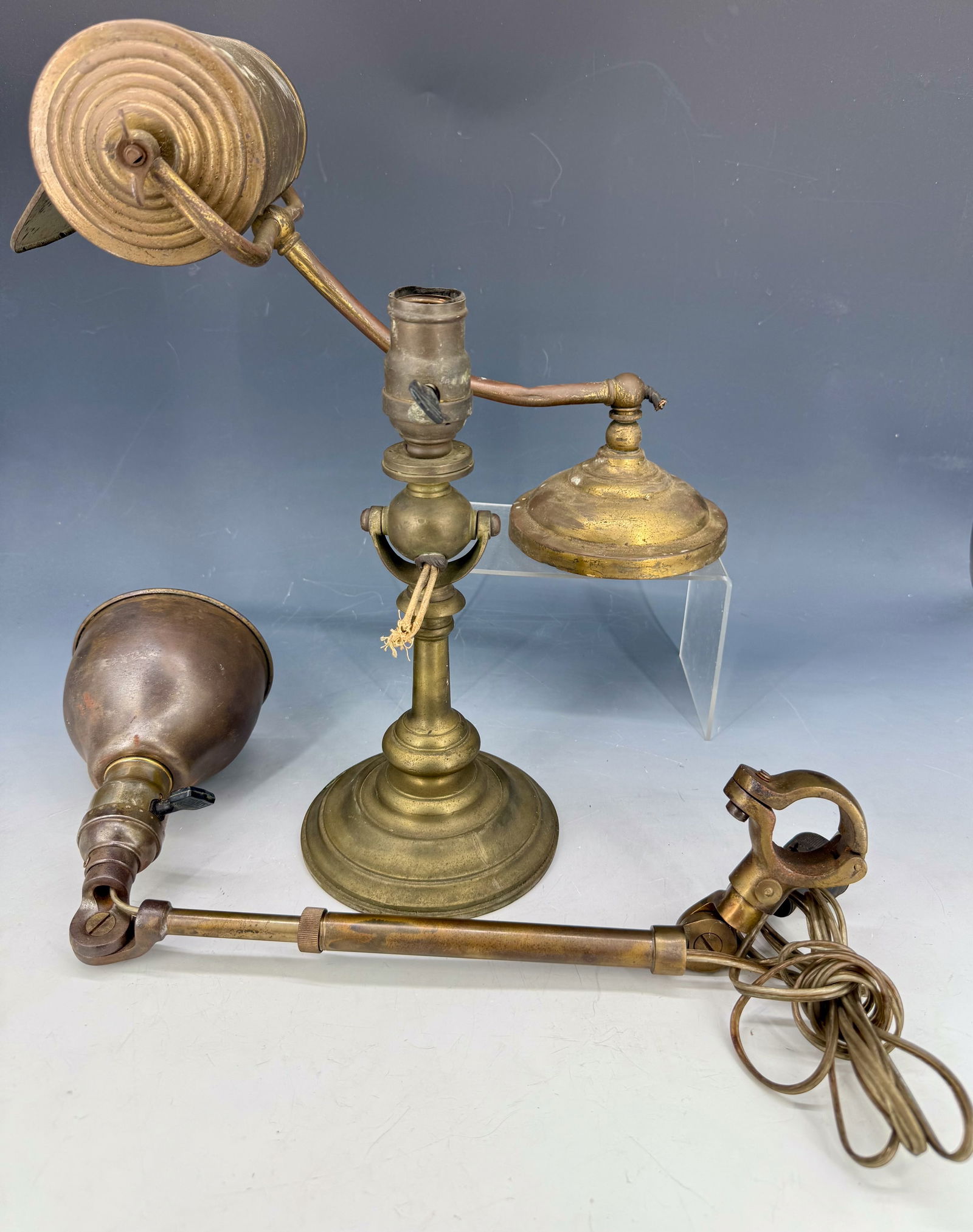 (3) VINTAGE BRASS LIGHTS (1 of 6)