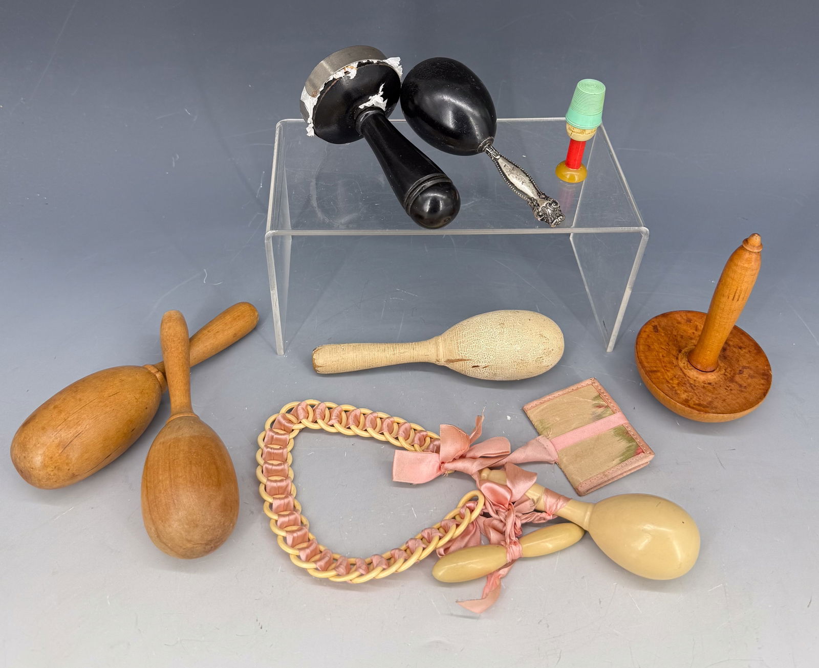 LOT OF VINTAGE DARNERS: BLACK DARNER HAS STERLING MRKD. HANDLE. VARIOUS STYLES OF DARNERS. LARGEST 6" L. ALSO, THIMBLE/SPOOL. PLEASE READ CAREFULLY - Terms for Purchasing and Shipping of Auction Items. Please read carefully